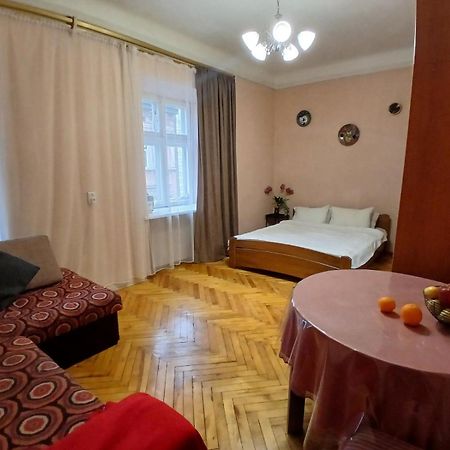 Бюджетная Квартира На Леси Украинки Lviv Eksteriør bilde
